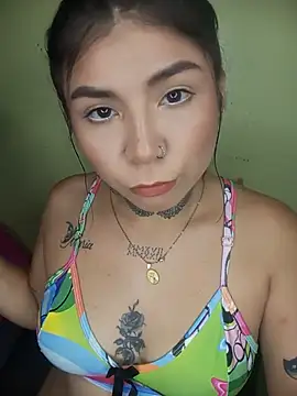Snapshot of PequenaNena chatting on May 2026 02:42:02 AM PequenaNena online show from May 2026 02:42:02 AM