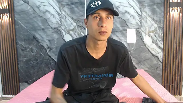 Snapshot of cameronsilverman chatting on April 2026 07:09:01 PM cameronsilverman online show from April 2026 07:09:01 PM