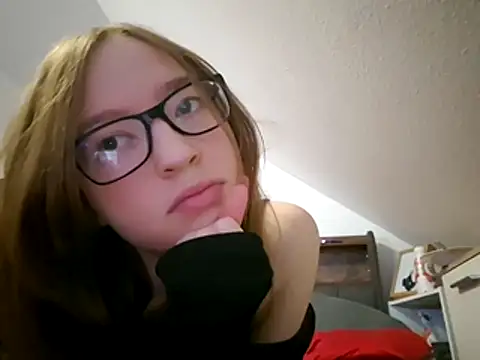 Snapshot of Freaky-Doll chatting on May 2026 05:07:02 PM Freaky-Doll online show from May 2026 05:07:02 PM