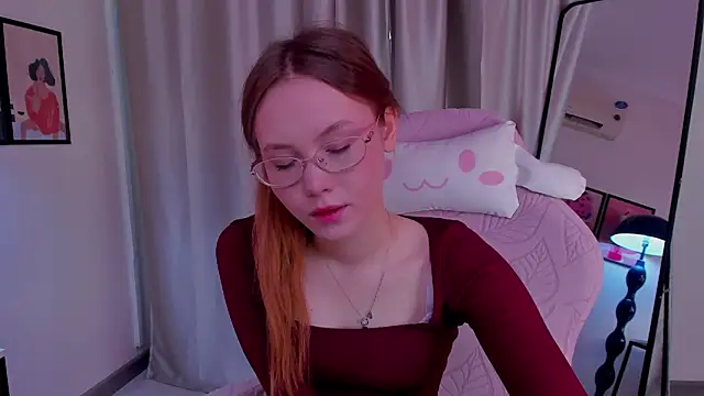 FloraLarsson online show from May 2026 04:18:01 AM