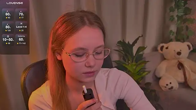 FloraLarsson online show from June 2026 03:35:01 AM