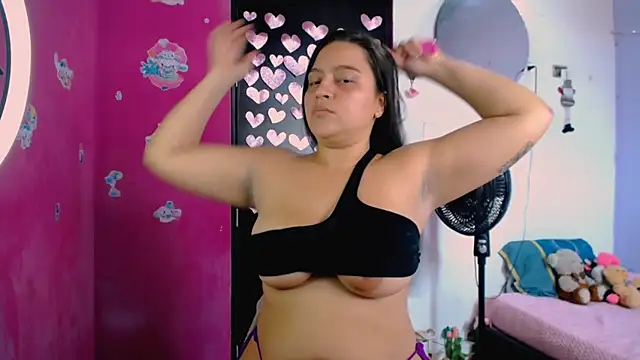 Snapshot of Kiara_tits chatting on May 2026 08:02:02 PM Kiara tits online show from May 2026 08:02:02 PM