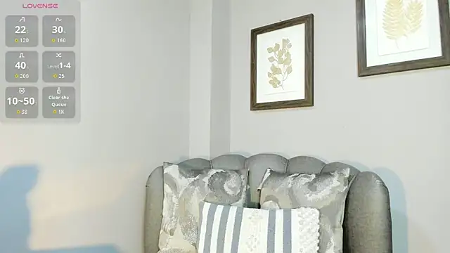 Snapshot of Roxanna_moore chatting on July 2026 05:13:01 AM Roxanna moore online show from July 2026 05:13:01 AM