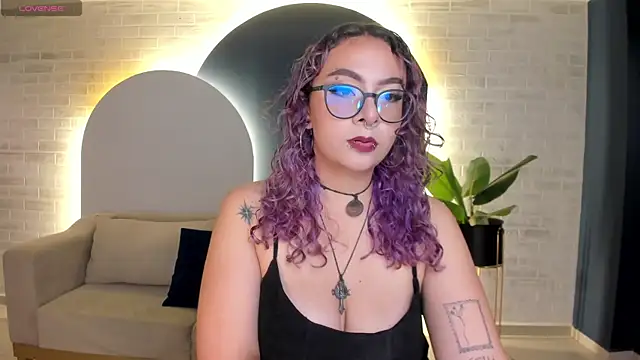 Snapshot of LoiseHarper chatting on May 2026 02:50:01 AM LoiseHarper online show from May 2026 02:50:01 AM