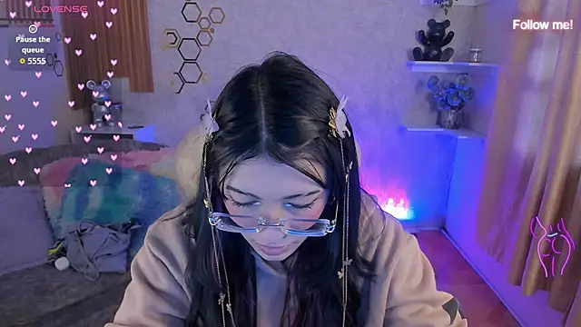 mia smoke  online show from June 2026 12:07:02 PM