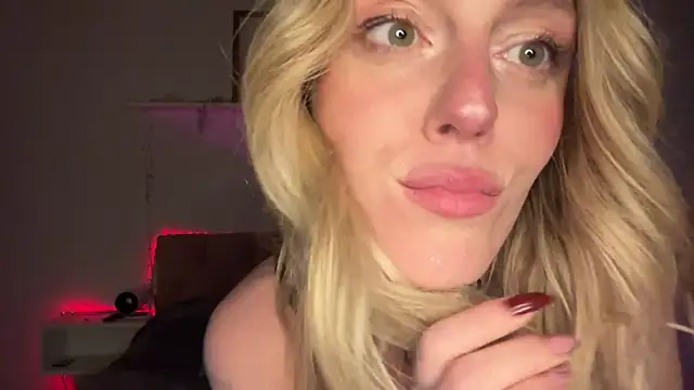 Snapshot of sweetemma_x chatting on June 2026 02:05:02 AM sweetemma x online show from June 2026 02:05:02 AM