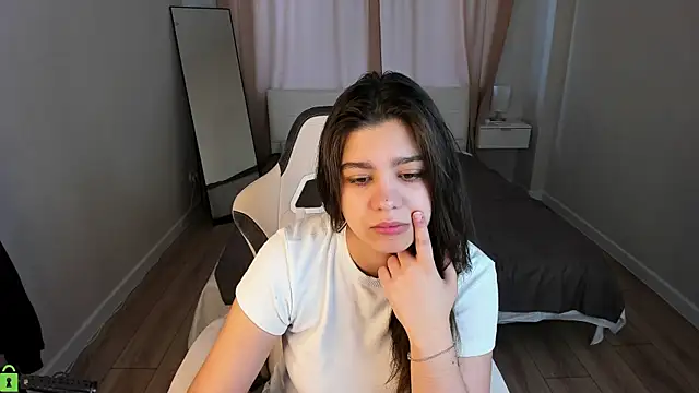 Trisha Moore online show from May 2026 01:14:01 AM