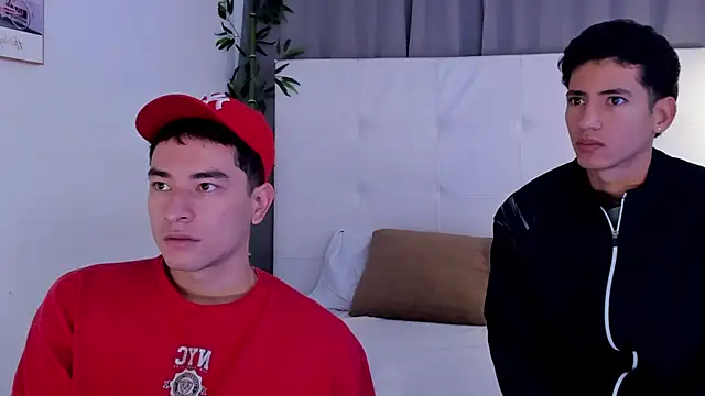 Snapshot of Alejo-and-Thiago chatting on June 2026 12:19:01 PM Alejo-and-Thiago online show from June 2026 12:19:01 PM