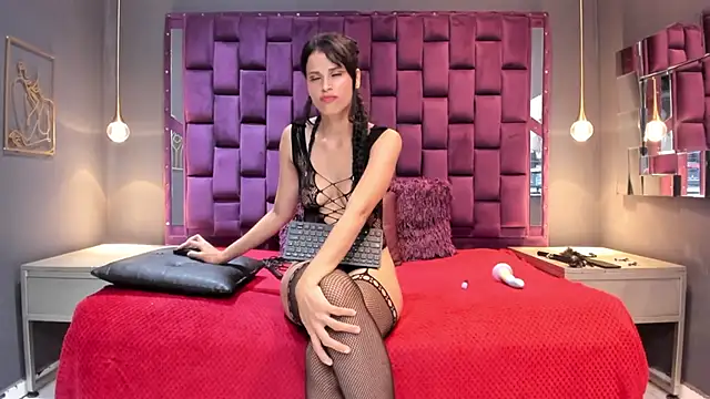 AlesiaLara online show from June 2026 07:15:02 PM