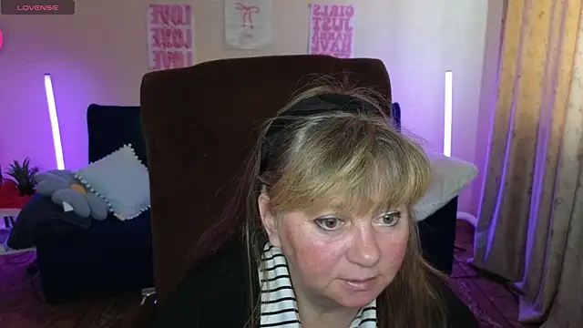 Snapshot of Melania_Cook chatting on May 2026 05:37:02 AM Melania Cook online show from May 2026 05:37:02 AM