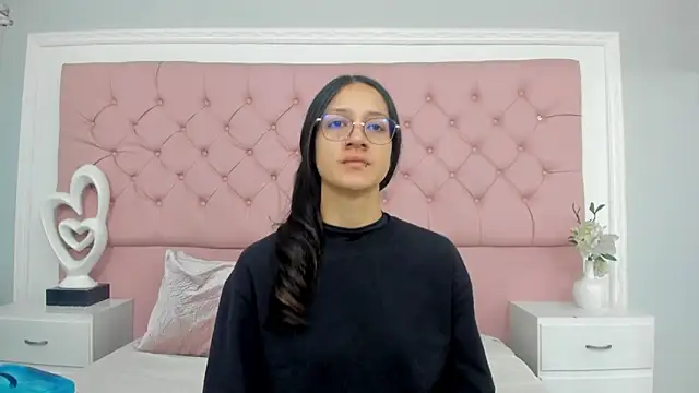 Snapshot of SarahDoll__ chatting on June 2026 12:44:02 PM SarahDoll online show from June 2026 12:44:02 PM