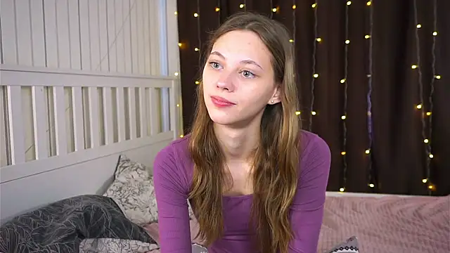 Snapshot of HarriettKitty chatting on May 2026 08:21:01 AM HarriettKitty online show from May 2026 08:21:01 AM