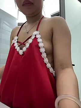 LYNAIA20 online show from May 2026 02:22:01 PM
