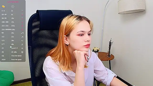 MoonF0xy online show from May 2026 09:38:02 AM