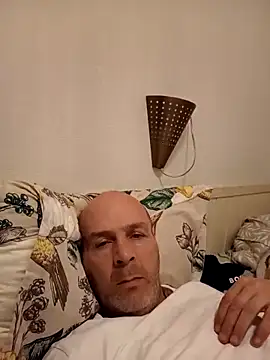 Iulian198128 online show from May 2026 07:51:02 PM
