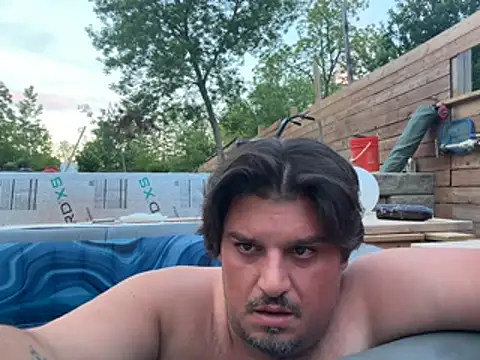 Snapshot of Madamebeton chatting on June 2026 01:01:02 AM Madamebeton online show from June 2026 01:01:02 AM