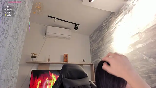 MelCherry online show from May 2026 11:24:01 PM