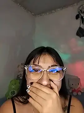 Snapshot of Kiara_Mirage chatting on May 2026 12:05:01 AM Kiara Mirage online show from May 2026 12:05:01 AM