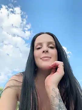 Evaryn online show from May 2026 01:17:02 PM