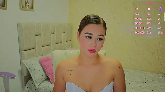 Snapshot of Naomilaurent chatting on July 2026 11:29:01 PM Naomilaurent online show from July 2026 11:29:01 PM