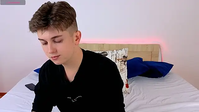 Miless Cooper online show from May 2026 04:39:02 AM