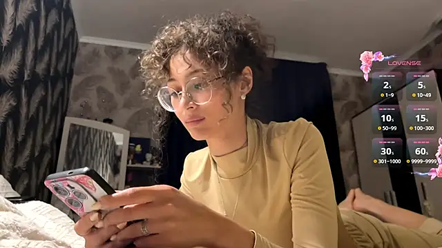 Snapshot of CurlyWinx chatting on May 2026 06:09:01 PM CurlyWinx online show from May 2026 06:09:01 PM