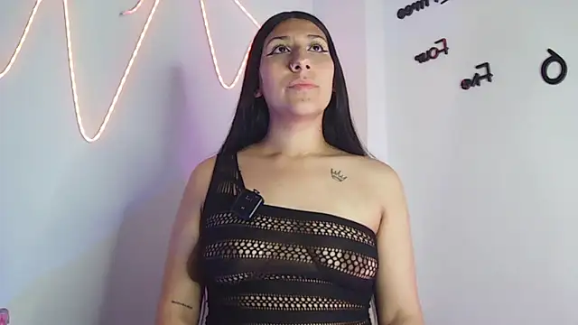 Sara Blum online show from May 2026 02:18:02 AM