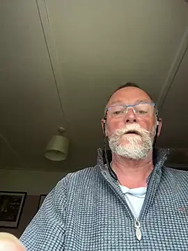 Snapshot of Moonraker64 chatting on May 2026 07:25:01 AM Moonraker64 online show from May 2026 07:25:01 AM