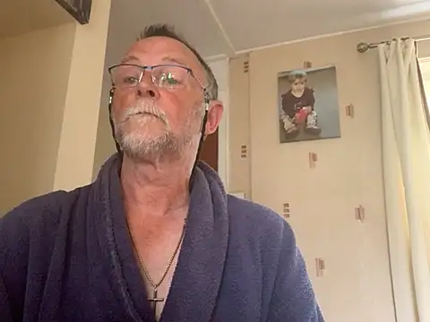 Snapshot of Moonraker64 chatting on May 2026 07:48:02 AM Moonraker64 online show from May 2026 07:48:02 AM