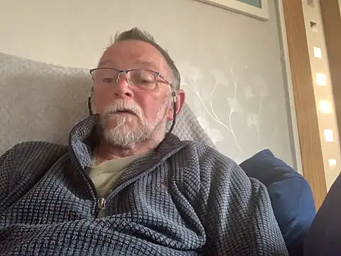Snapshot of Moonraker64 chatting on June 2026 07:29:01 PM Moonraker64 online show from June 2026 07:29:01 PM