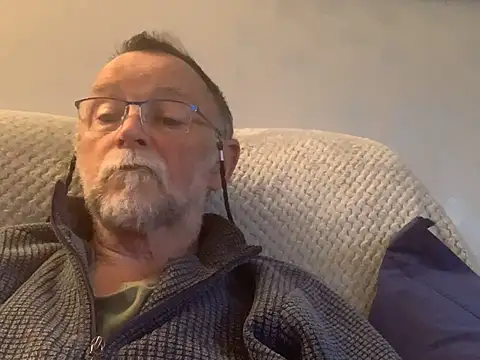 Snapshot of Moonraker64 chatting on June 2026 07:39:01 PM Moonraker64 online show from June 2026 07:39:01 PM