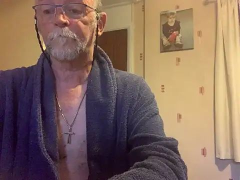 Snapshot of Moonraker64 chatting on June 2026 05:16:01 AM Moonraker64 online show from June 2026 05:16:01 AM