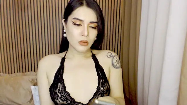 lahlahVienne online show from May 2026 03:08:01 PM