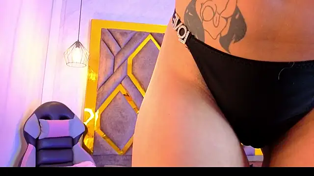 Snapshot of Ey_Im_simone_ chatting on June 2026 06:32:02 PM Ey Im simone online show from June 2026 06:32:02 PM