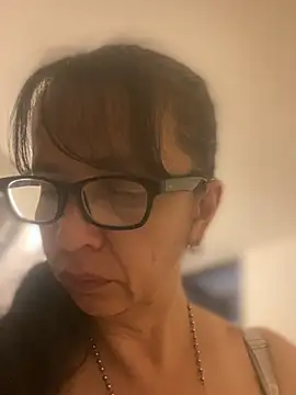 Soy Camila8 online show from May 2026 12:05:01 AM