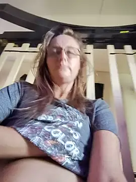 Snapshot of Queenle91 chatting on June 2026 08:11:01 PM Queenle91 online show from June 2026 08:11:01 PM