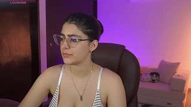 Snapshot of _Niah chatting on May 2026 02:07:02 AM Niah online show from May 2026 02:07:02 AM
