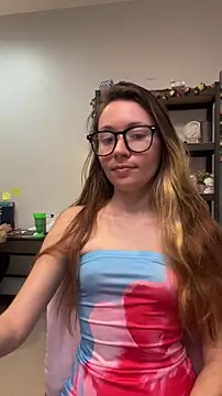 Snapshot of Mini_girl_do_it_better chatting on June 2026 10:04:01 PM Mini girl do it better online show from June 2026 10:04:01 PM