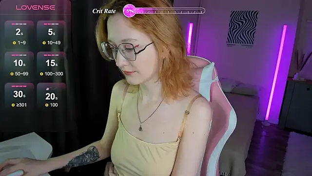 Snapshot of LunaTerry chatting on June 2026 08:18:01 AM LunaTerry online show from June 2026 08:18:01 AM
