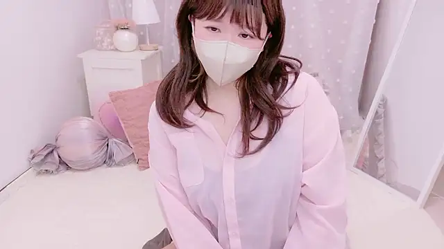  MOMOsan online show from May 2026 01:07:01 PM