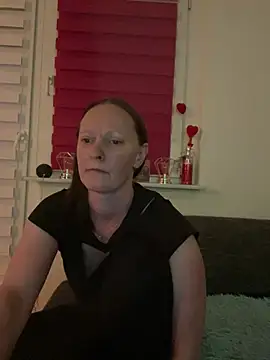 Snapshot of LindaLee90 chatting on June 2026 08:24:01 PM LindaLee90 online show from June 2026 08:24:01 PM