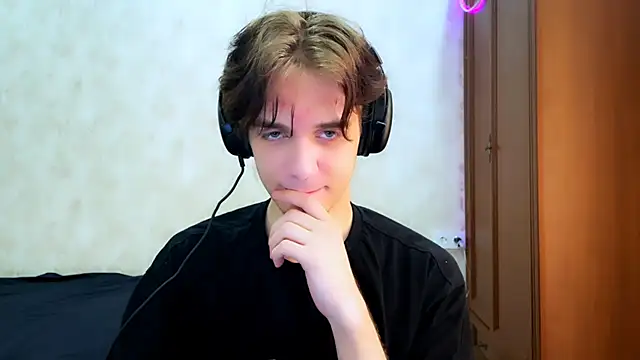 Snapshot of Zombde chatting on May 2026 01:19:01 PM Zombde online show from May 2026 01:19:01 PM