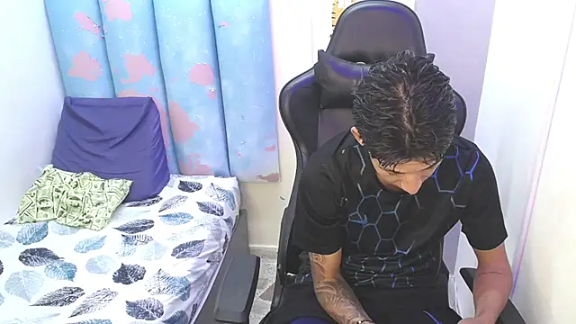 Snapshot of liam_play chatting on May 2026 12:06:01 AM liam play online show from May 2026 12:06:01 AM