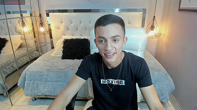 oliver chaze  online show from May 2026 09:31:01 PM