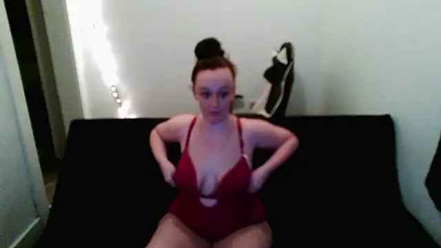 PeechyXOXO online show from May 2026 04:41:02 AM