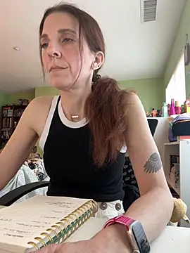Raevyn online show from May 2026 05:52:01 PM