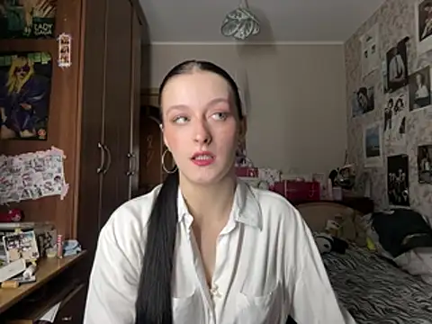 Angelina Floran online show from May 2026 04:37:01 PM