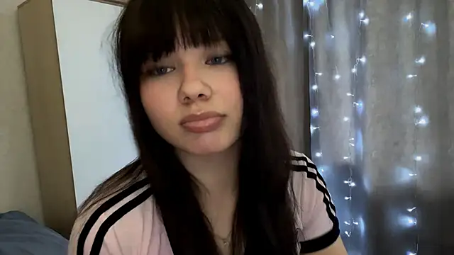 Snapshot of EmilyMercurial chatting on May 2026 08:32:02 AM EmilyMercurial online show from May 2026 08:32:02 AM