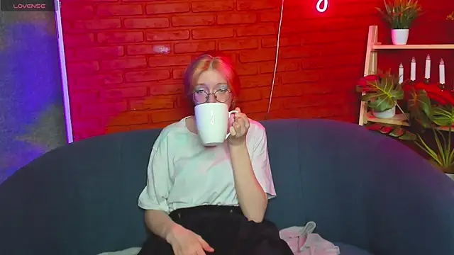 Snapshot of FoxxyyPolly chatting on May 2026 07:48:01 AM FoxxyyPolly online show from May 2026 07:48:01 AM