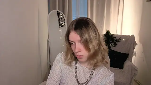 Snapshot of MilanaRayy chatting on June 2026 05:32:02 AM MilanaRayy online show from June 2026 05:32:02 AM
